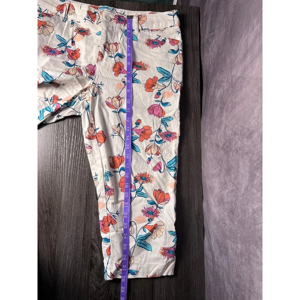 St. John's Bay Vibrant Floral Capris Blue Red White Retro Pattern Size 10 - Picture 4 of 6